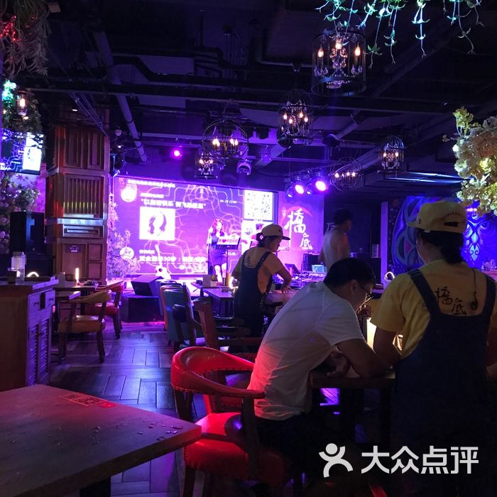 桥底串吧音乐餐厅