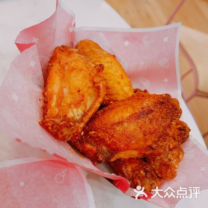 charlies 粉红汉堡(正大广场店)鸡翅图片 - 第4张