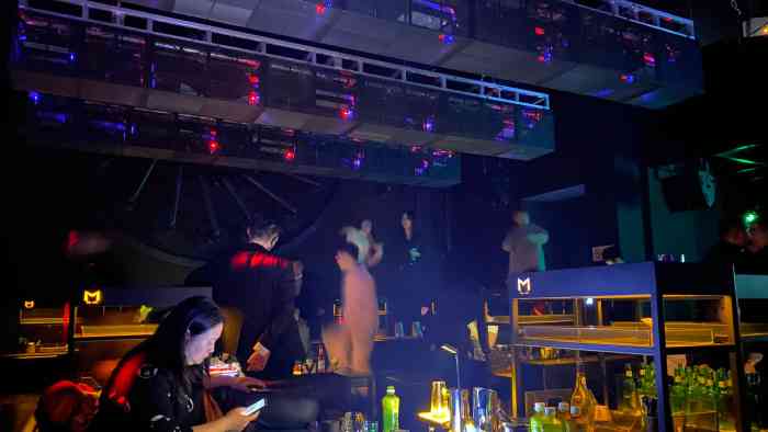 mega party酒吧-"刚过完年,工作压力特别大,今天来.