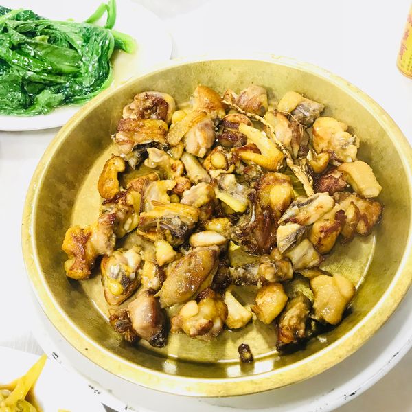 农家铜盘蒸鸡 $ 98