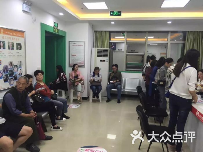 壹心壹学校-大坪校区报名时的火爆场景图片-重