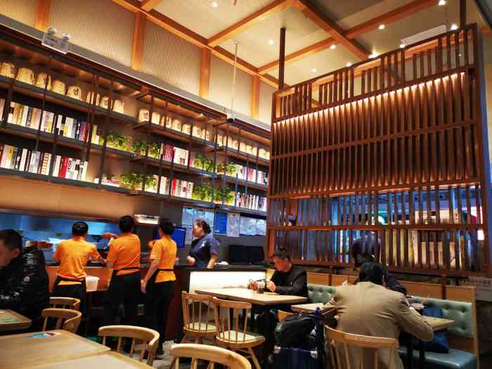 谷田稻香(虹桥北店)-"火车站出口处,饿到不行感觉环境