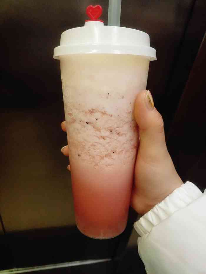￥20 样子做出来跟图片一样 桃子味挺浓的,再加上浓郁的芝士奶盖