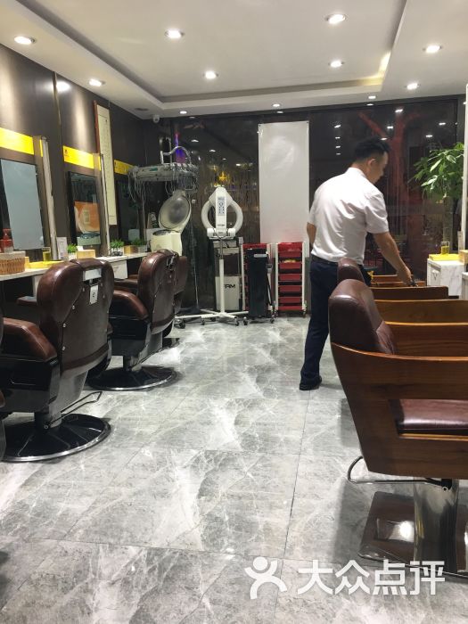 广州尚艺美容美发培训学校是拥有30多年美发培训经验的明日之星