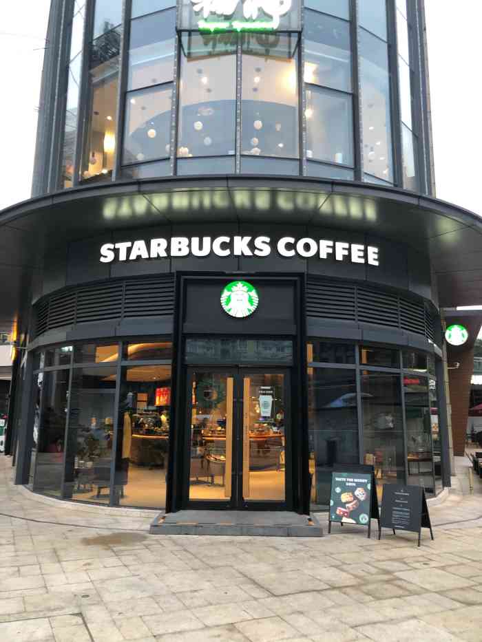 星巴克臻选(重庆大雅n37店)-"这家店在月光之城,周末.