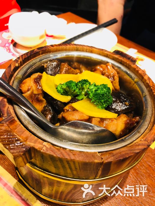 香菇滑鸡木桶饭