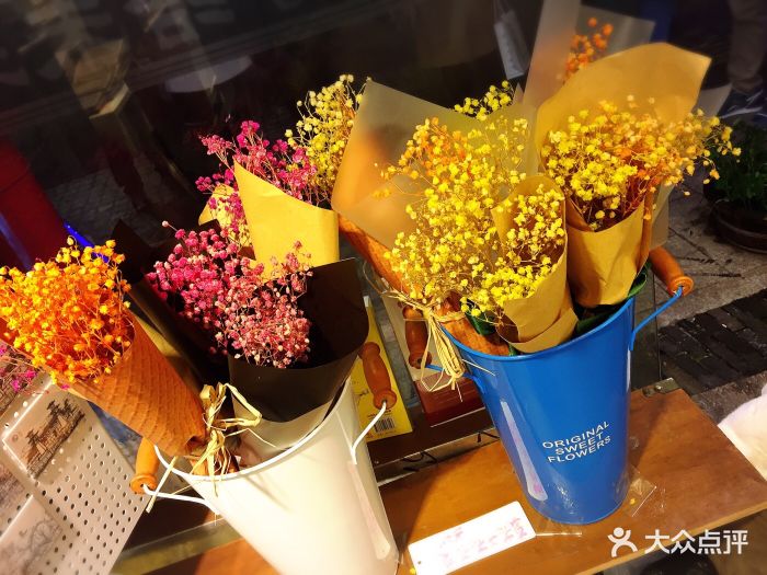 在南长街上,有书还有很多小饰品,还有好多.-时