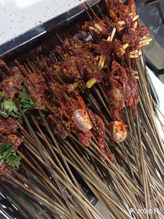 乐山大众串串香(双流机场店)折耳根牛肉图片