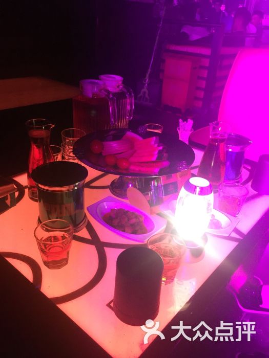 团购点评                          非常棒,值得去玩,晚上很嗨,各种