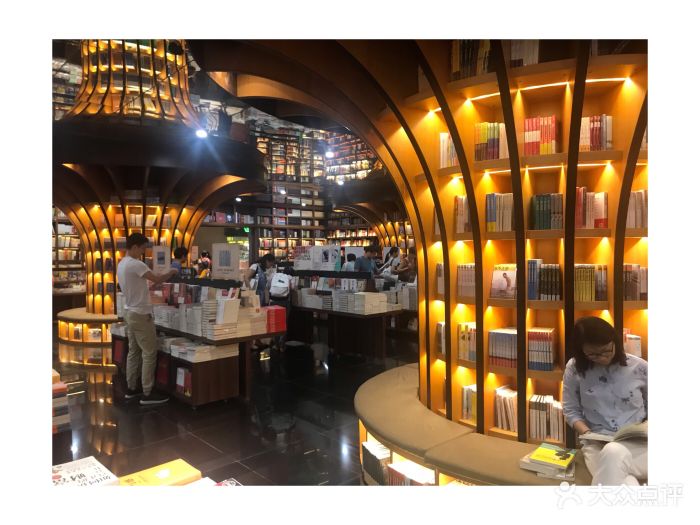 钟书阁(绿地缤纷城店)图片