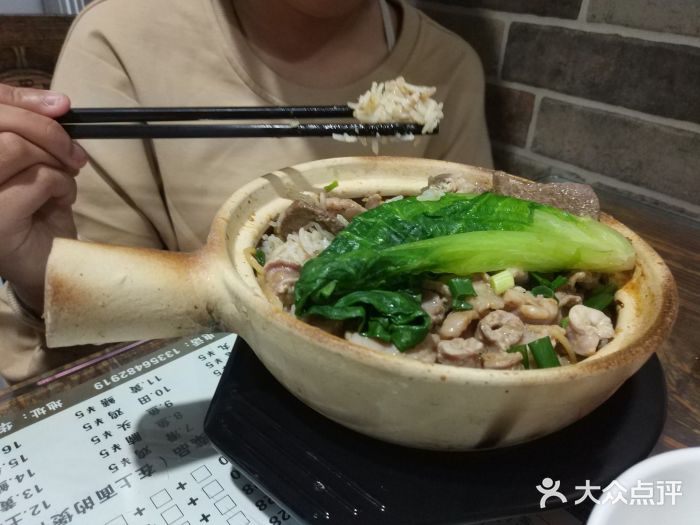 得米煲仔饭猪杂煲仔饭图片