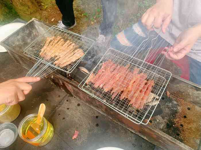 神怡山庄烧烤基地"去后官湖玩.对面就这一家吃饭的.竟然味道.