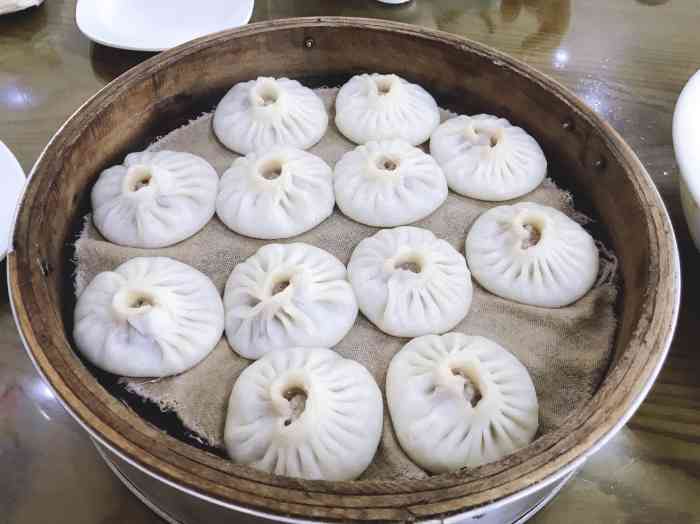 开封灌汤包子铺-"大包子铺 一屉包子俩人吃不了 店里.