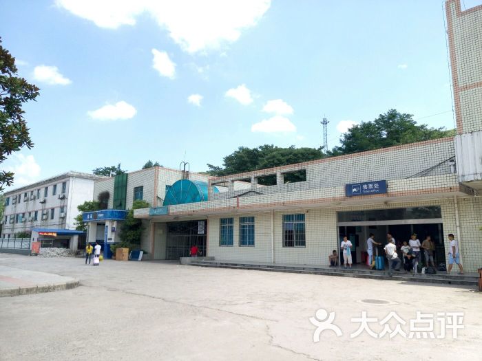 福泉火车站出站口和售票厅图片 第3张