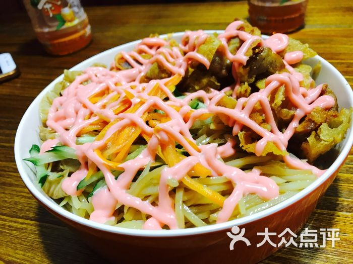 草莓沙拉脆皮鸡拌饭
