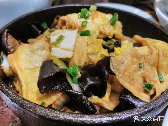 白菜酥肉蛋饺煲