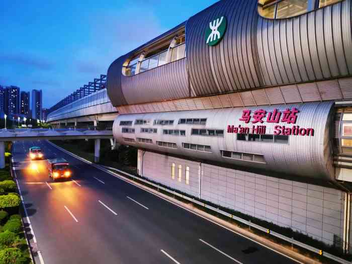 马安山地铁站-"08列车大概是三分钟来一趟,车开的快