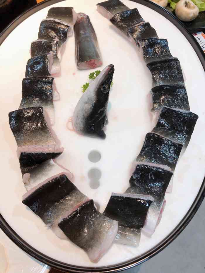 牛人鳗品-"「活烤鳗鱼」鳗鱼无比新鲜,上桌的时候头还