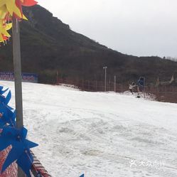 伊芦山霞波滑雪场