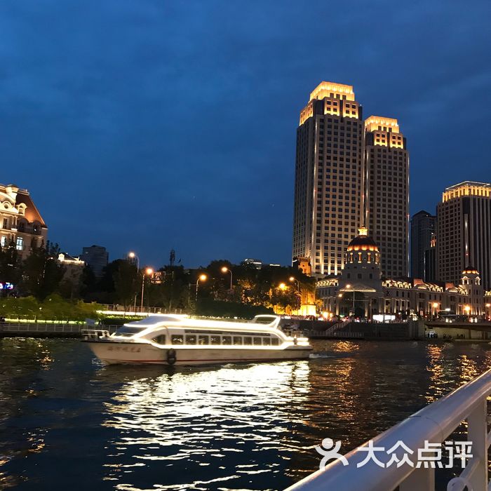 海河游船