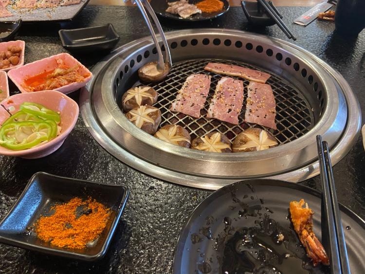 仙台和牛烤肉.寿司料理"肉品质不错,店内套餐比团购划算.寿司很.