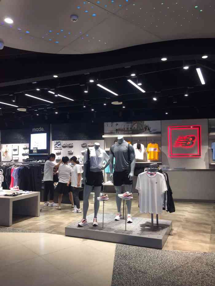 new balance-"非常有名的一家户外运动品牌了 [门店环