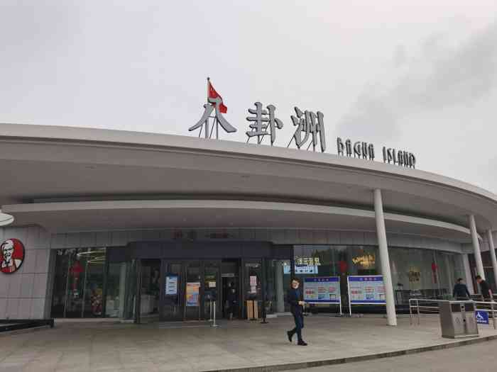 八卦洲服务区停车场