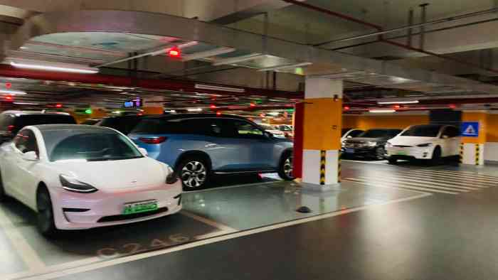 中海环宇荟地下停车库