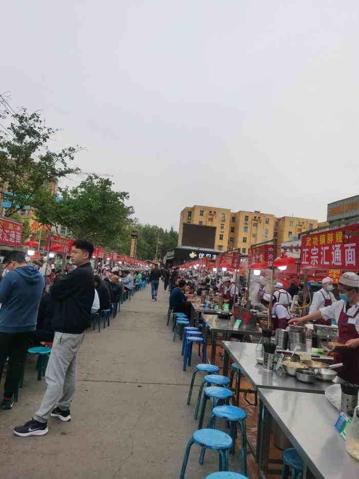 作为一个咸阳人,却是第一次去汇通夜市