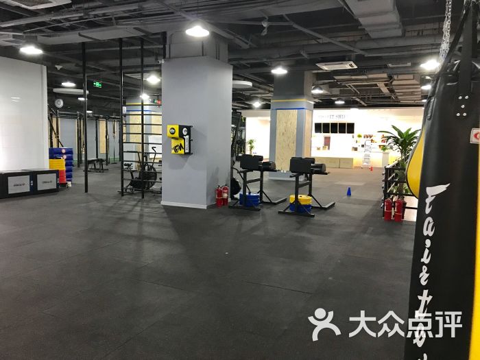 crossfitshifu美式综合体能训练馆