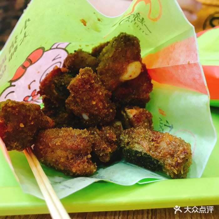 在好吃街哈哈哈这个名字好傻这一条街都是小