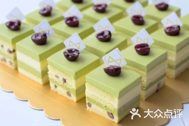 下午茶订了一个大蛋糕