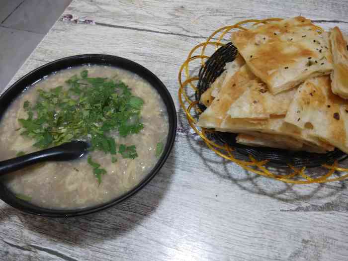 独一味油饼-"独一味,老字号糁汤油饼,这是濠洼夜市的.