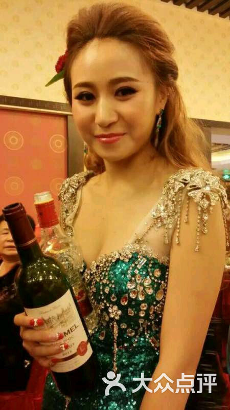 南阳唯爱婚纱摄影_真唯衣婚纱(3)