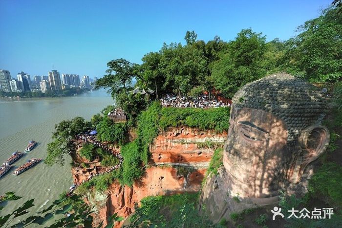 沿尧山方向,按尧山景区指示牌行驶至尧山景区 驻马店·老乐山