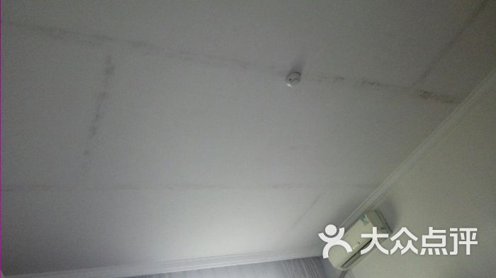 满眼水渍的天花板