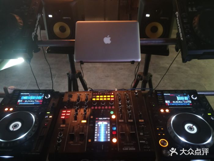 muma音乐俱乐部dj bbox 音乐制作培训(soho尚都店)图片 - 第1张