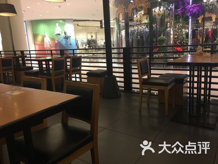 满记甜品:周末逛街休息的好地方,有空位置.大连