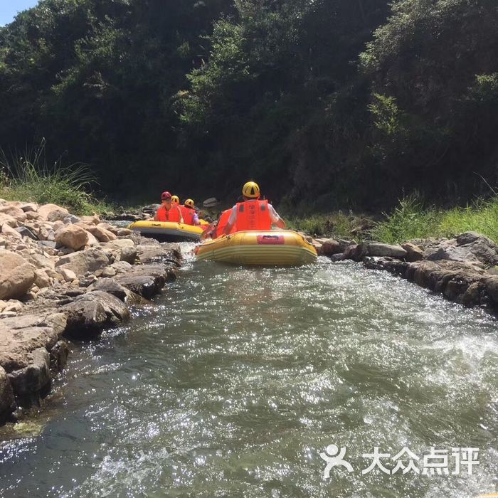 龙穿峡漂流