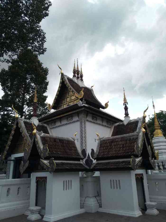 洛柯寺-"清迈古城里有很多寺庙,所以出门穿夹脚拖是.