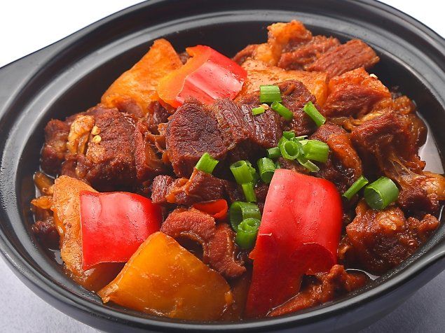 招牌牛腩煲仔饭