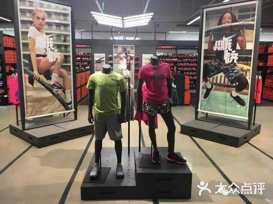 NIKE:耐克店现在是到处都是，以前穿个绍兴购物