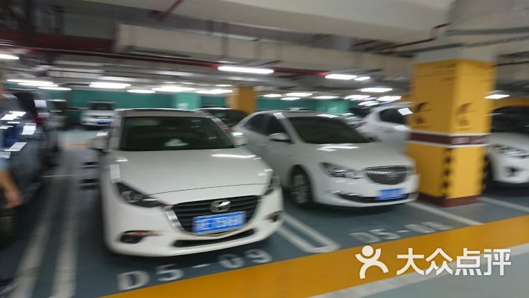 长风大悦城停车场