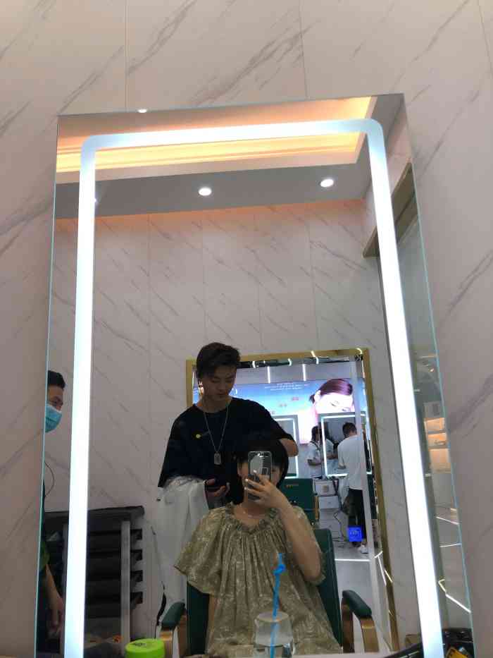 丽锦护肤造型(新时代广场店"旅游来顺便洗了个头!没想到意外的满意.