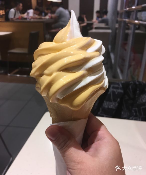 阿方索芒果双旋冰淇淋
