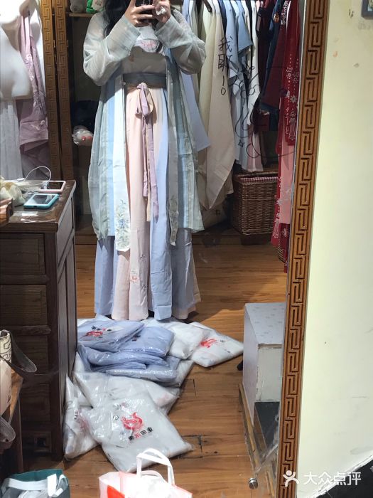 重回汉唐汉服实体店图片