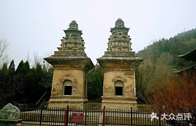 蒙山大佛,又名西山大佛,是一座蒙山开化寺后的摩崖大佛.