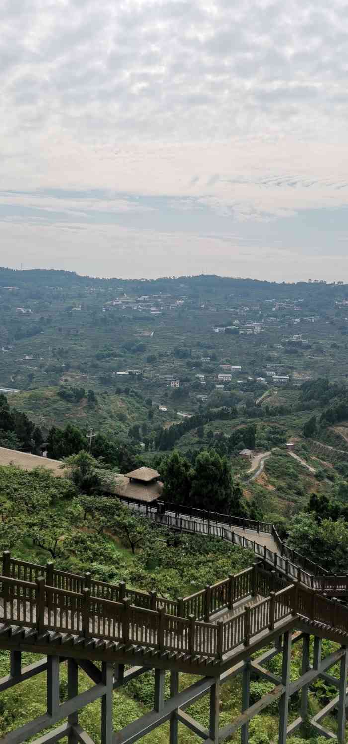 龙泉山观景台鸟瞰成都