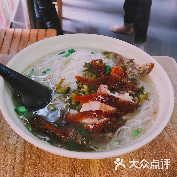 烧鸭米线 吃吃喝喝的小短腿 吃吃喝喝的小
