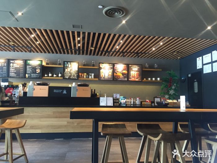 星巴克(杭州临安万华广场店)图片